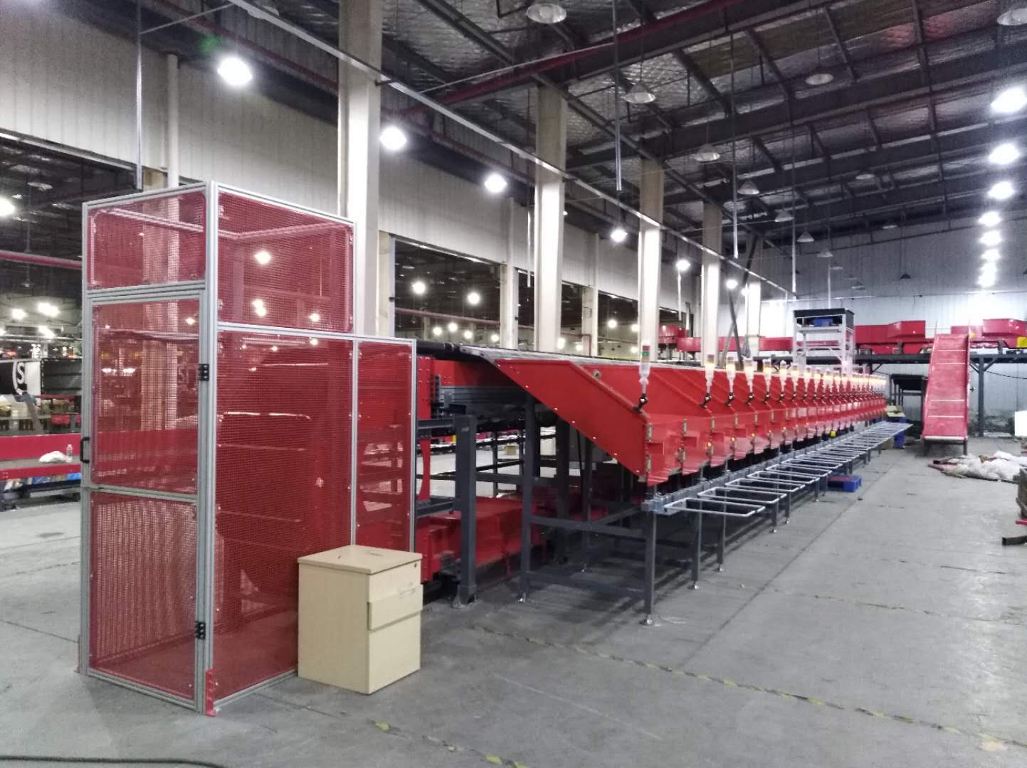 Straight - line cross - band sorting machine